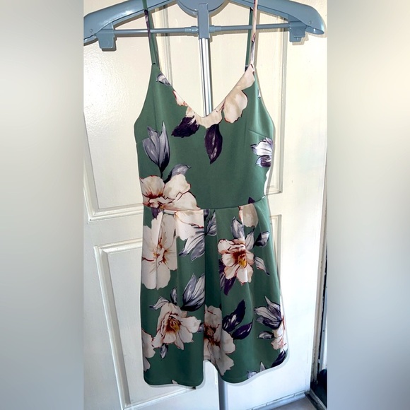 Monteau Dresses & Skirts - Monetary Green Spaghetti Strap Floral Dress